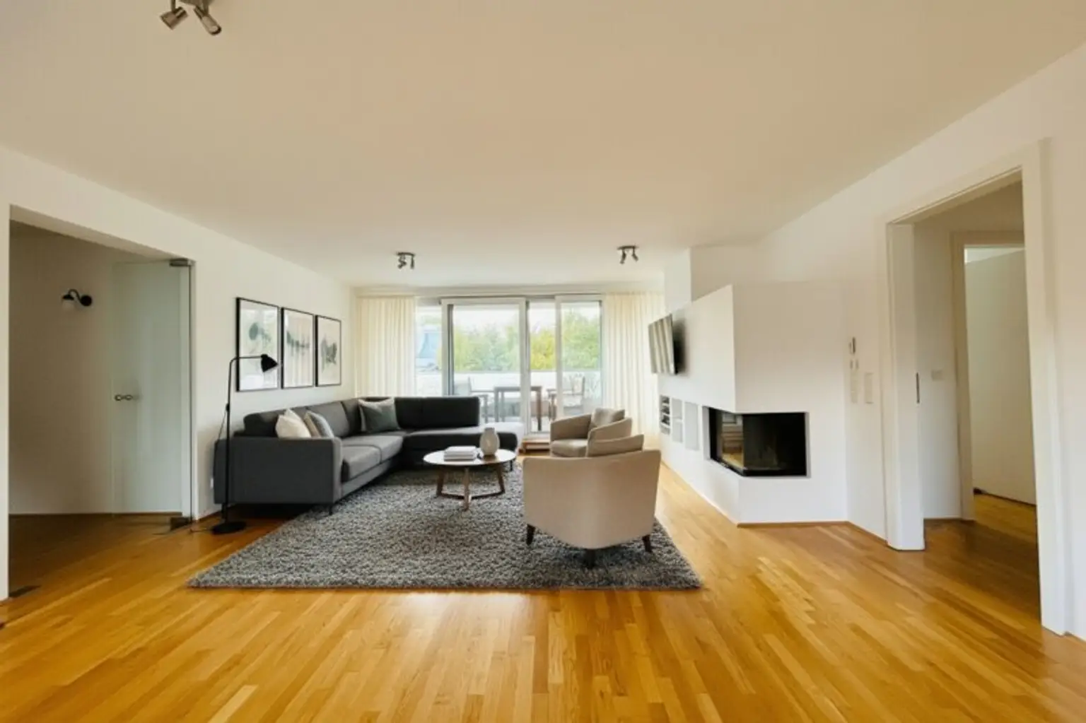 Geräumige 4 Zimmer Wohnung, inkl. Terrasse und Garagenplatz