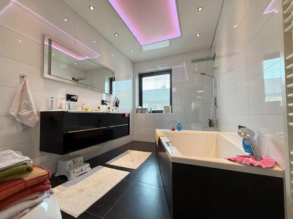 Mondänes Einfamilienhaus inmitten von Pöchlarn - Pool, Garten & Wellness inklusive!