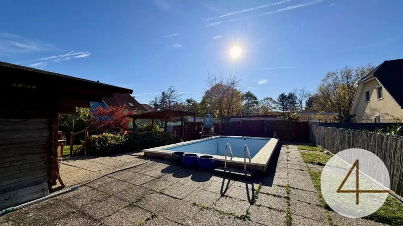„Traumhaus mit Wintergarten Teich und Pool – Wohnen auf 727 m² in idyllischer Lage“