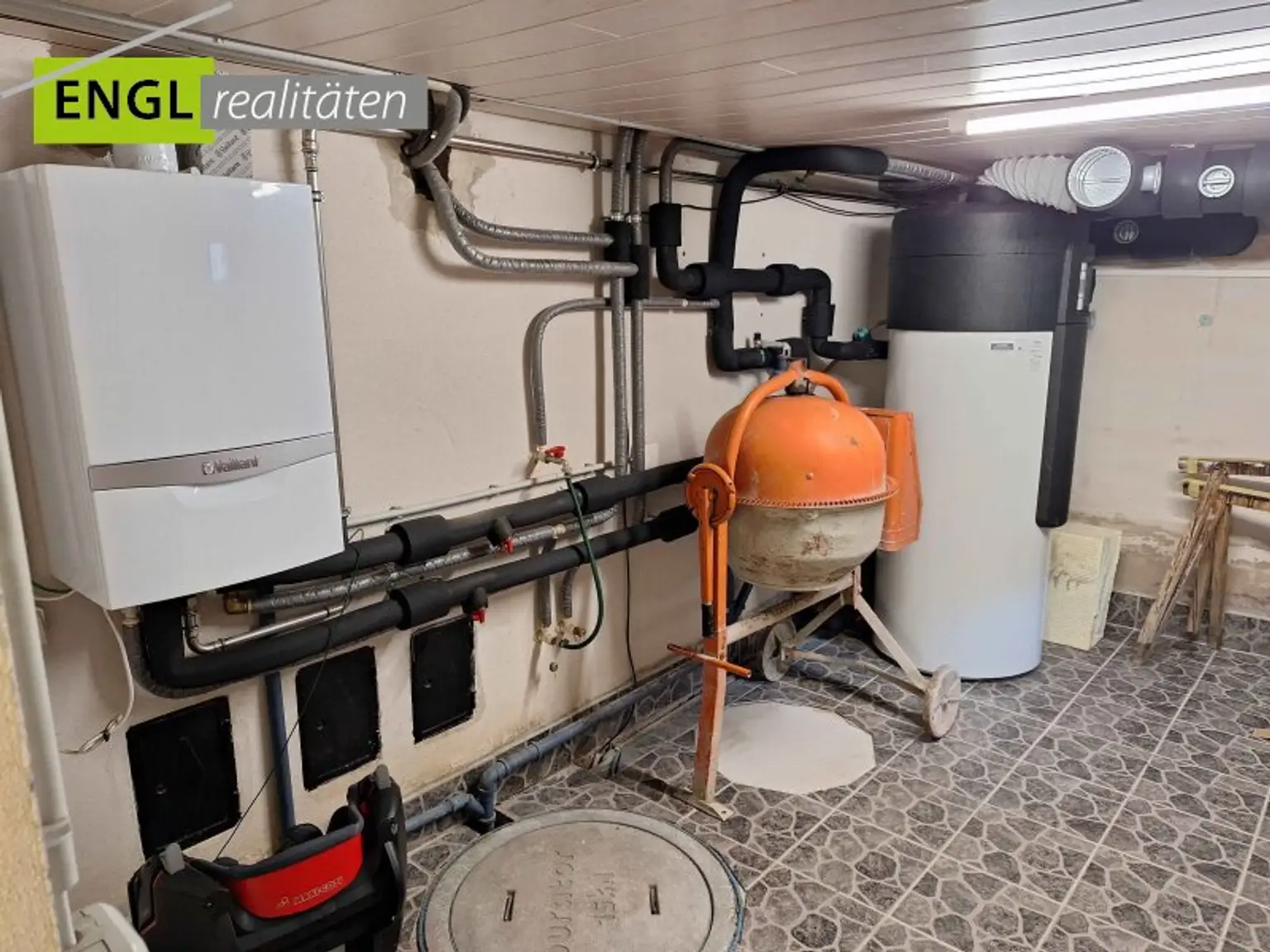 Familien-Idylle mit Pool und nachhaltiger Energieversorgung