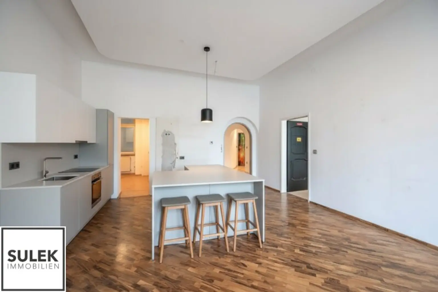 Adaptierungsbedürftige Erkerwohnung direkt beim Schloss Schönbrunn - 3 Zimmer