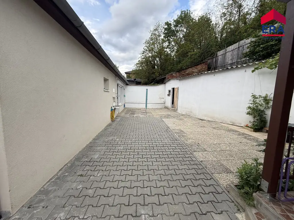 Modernisiertes Einfamilienhaus mit Innenhof, Garage und herrlichem Fernblick in 2164 Neuruppersdorf