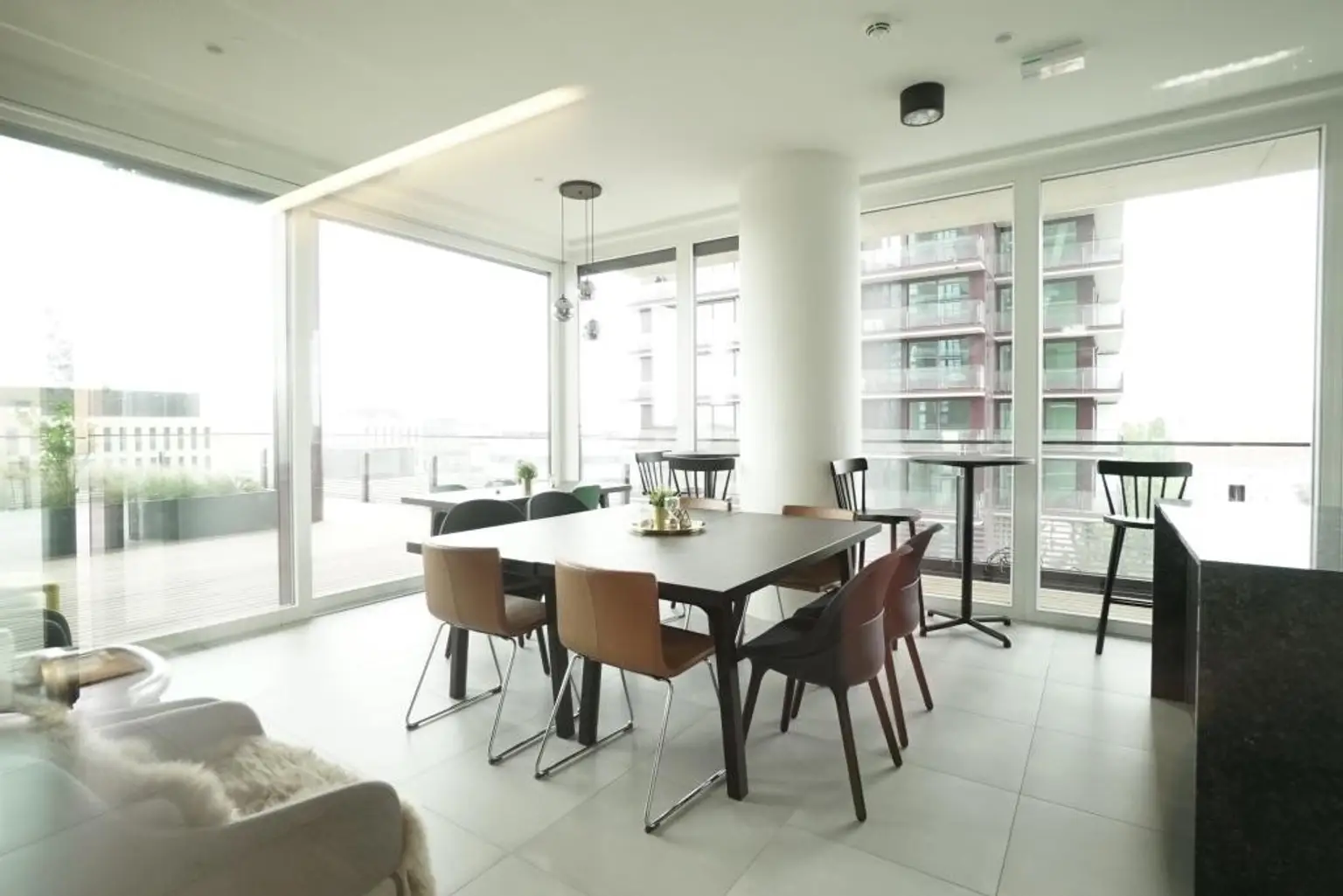 2 Zimmer + Balkon im TRIIIPLE! VIDEOBESICHTIGUNG!