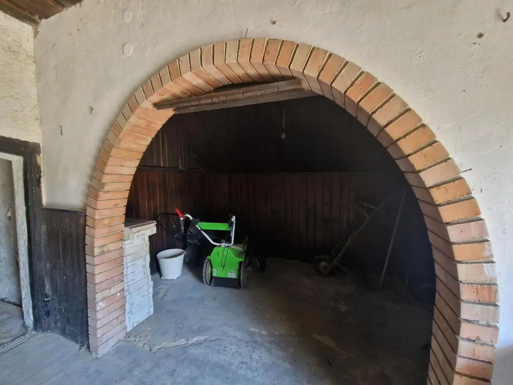 RARITÄT IN SENFTENBERG - GELEGENHEIT AUF EINEN WEINKELLER MIT SCHÖNEM KELLERGEBÄUDE, KELLERRÖHRE SOWIE GARTENHAUS AUF HERRLICHEM TEILWEISE ALS BAULAND GEWIDMETEN GRUNDSTÜCK