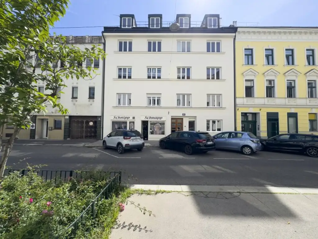 Charmanter Erstbezug nach Sanierung | 3 Zimmer + separate Küche | Balkon in Hofruhelage
