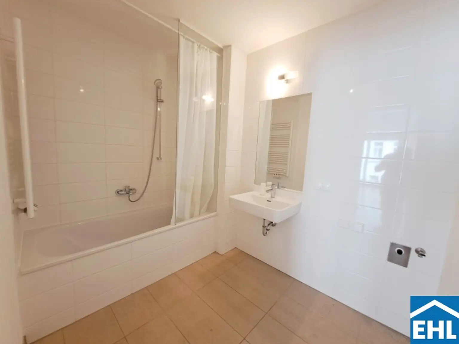2-Zimmerwohnung mit Loggia Richtung Latschkagasse