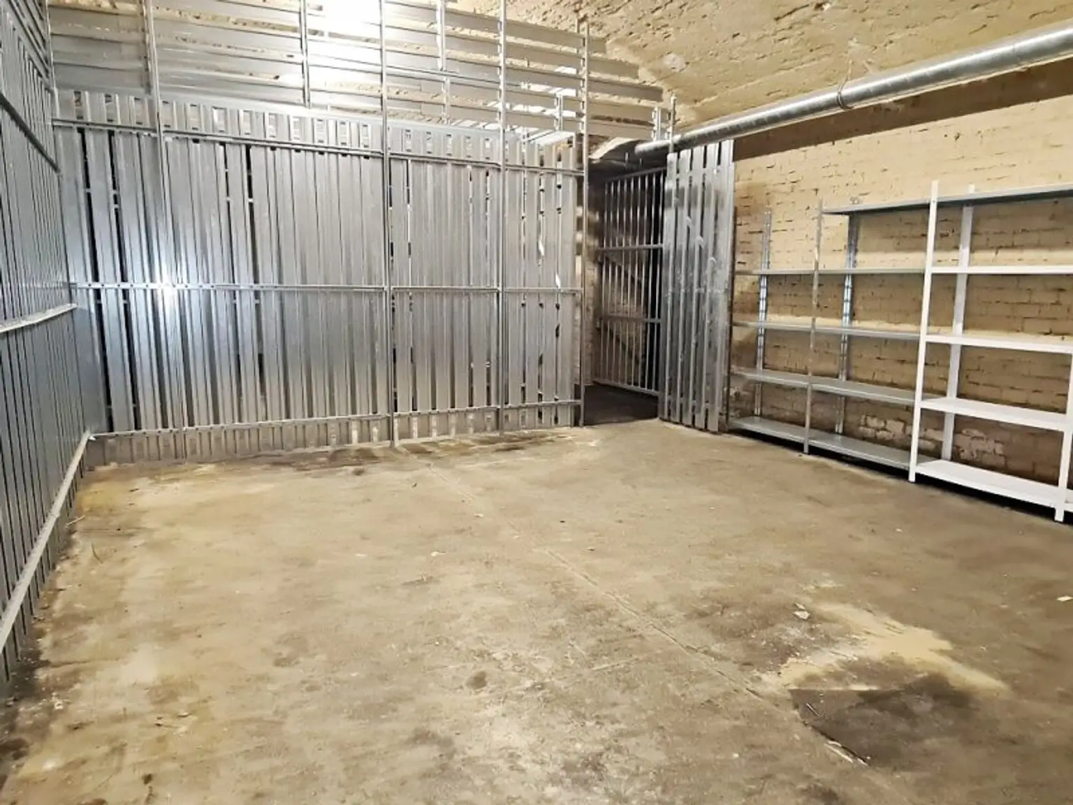 BÖRSE-NÄHE, ESSLINGGASSE, 31 m2 Lagerraum, Belüftung, Estrichboden, Kellergeschoß ohne Aufzug