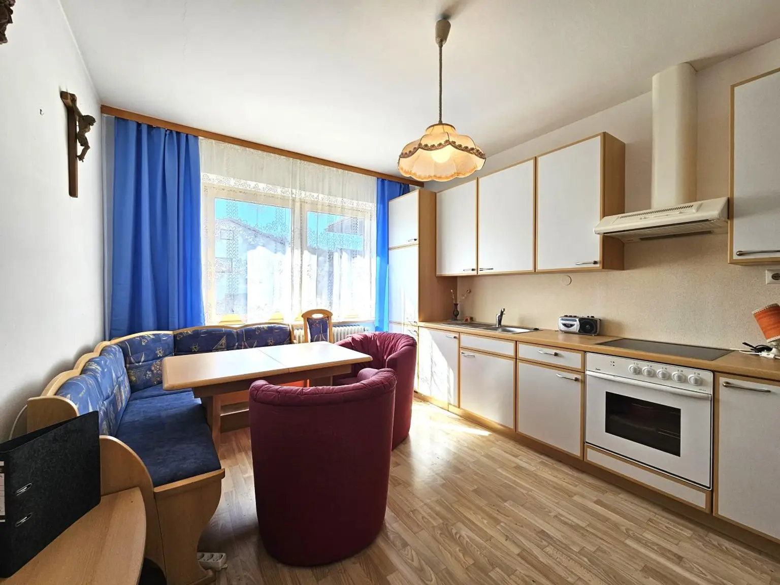 Wohnhaus mit großem Wirtschaftsgebäude auf ca. 1,4 ha Grund