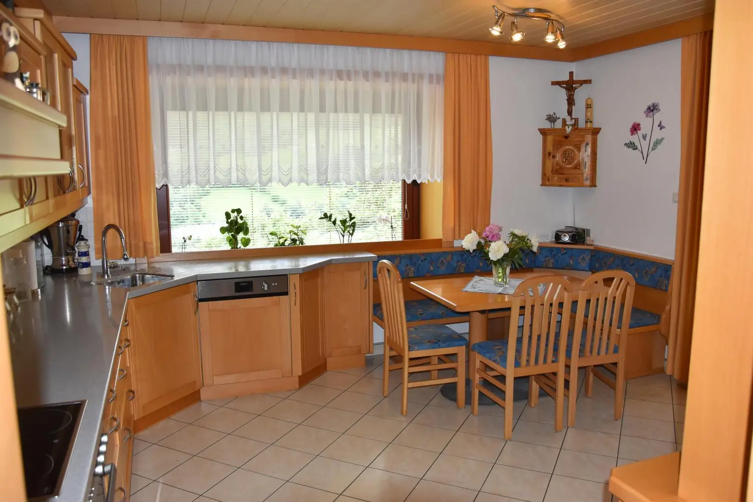 Küche mit Panoramafenster