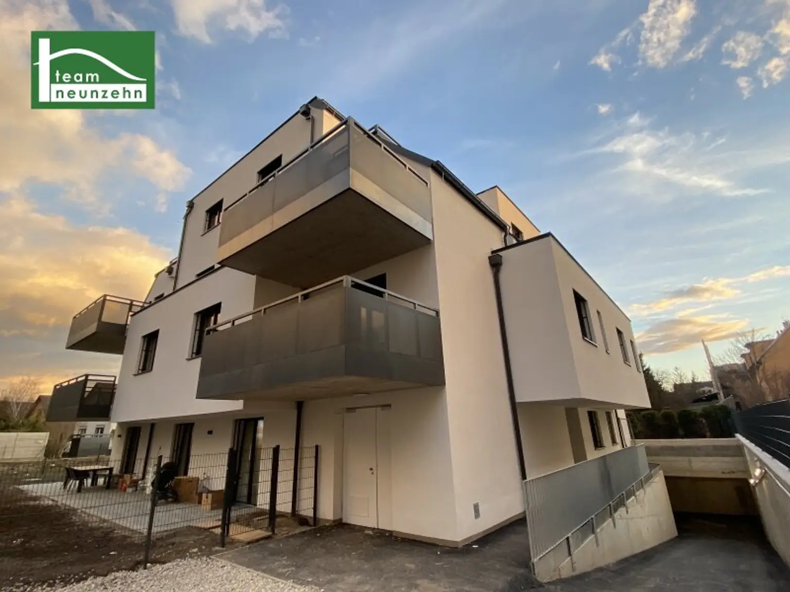 Modernes Wohnen in Eßlinger Grünruhelage-Idyll - Große Zimmer, hochwertige Ausstattung und Luftwärmepumpe!