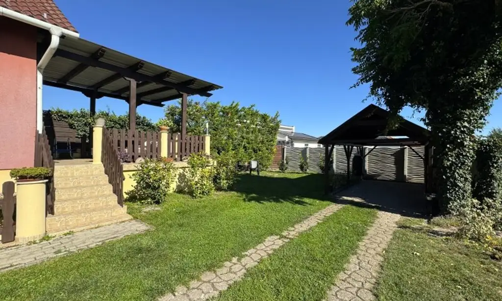 Schnäppchen In UNGARN bei der Österreichischen Grenze! Doppelgrundstück | neue Küche | Pool | Brunnen | niedrige Betriebskosten | großzügiger Garten | 2 Carports