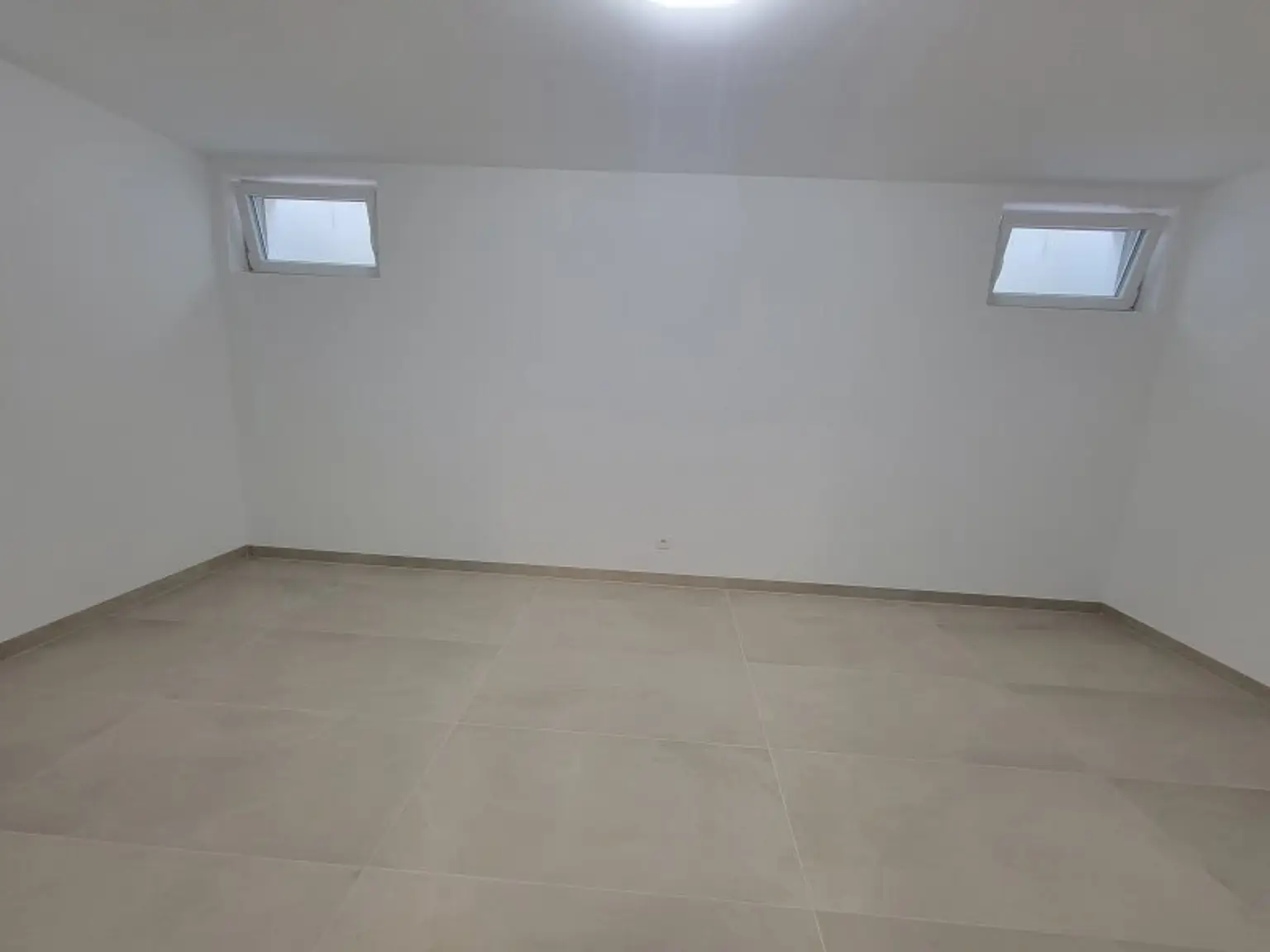 ERSTBEZUG!! MODERNES EINFAMILIENHAUS AM NÖRDLICHEN STADTRAND VON WIEN - 1210 WIEN LEOPOLDAU.