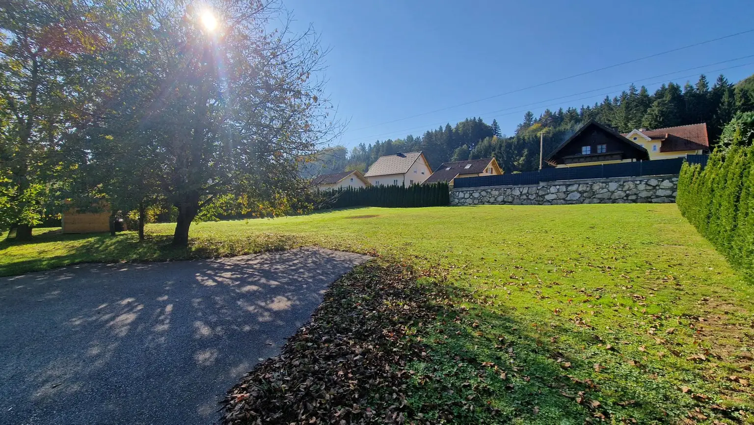Großes Haus mit 2 Wohneinheiten und schönem Garten in ruhiger Lage in Neuhaus