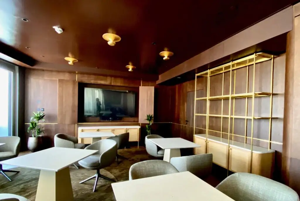 LUXURIÖSE 3-ZIMMER-WOHNUNG MIT 2 BÄDERN, GARAGENPLATZ UND ATEMBERAUBENDEM PANORAMABLICK