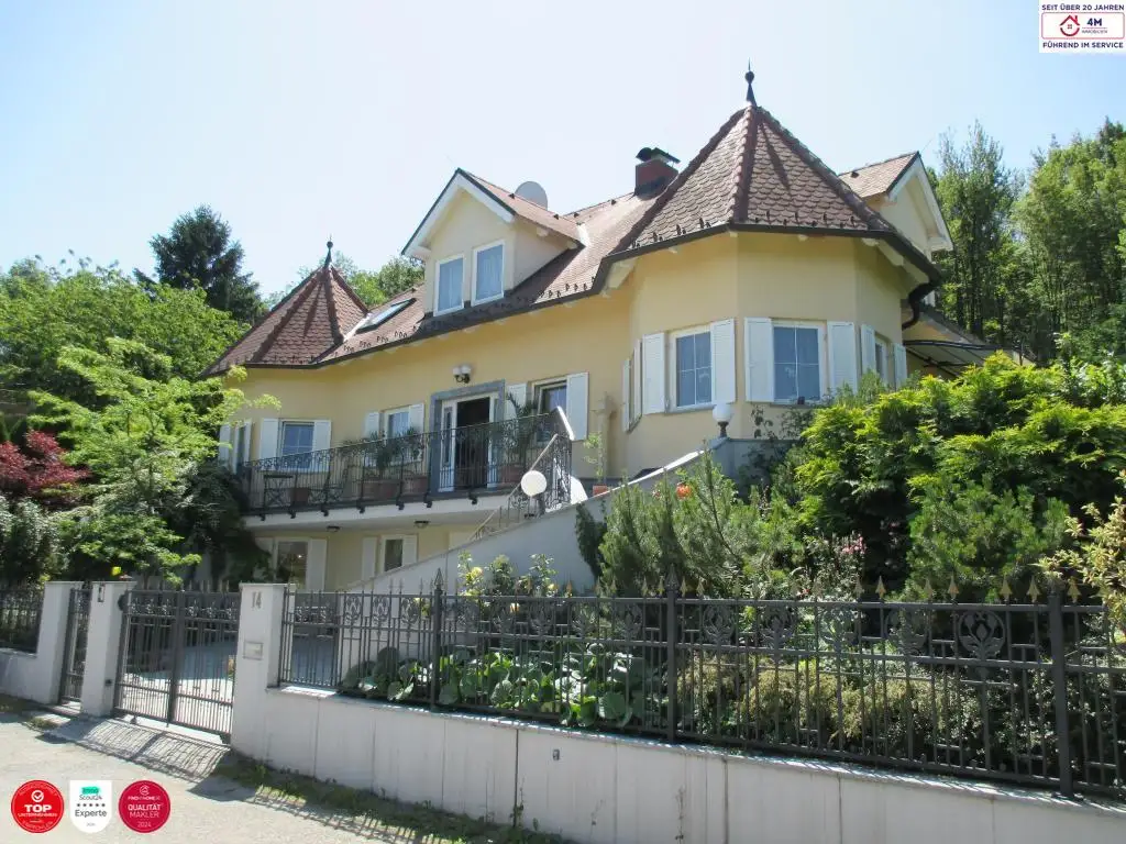 Exklusiv eingerichtete Villa mit orientalischem Hauch in absoluter Ruhelage in einer der begehrtesten Wohnlagen des südwestlichen Wienerwalds
