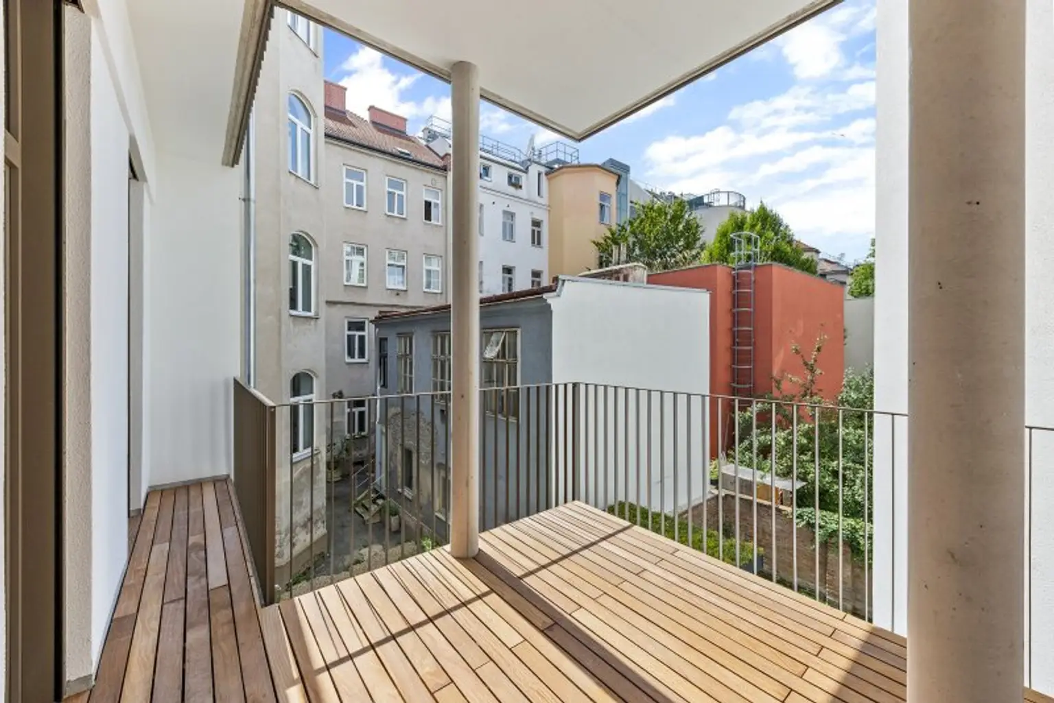 4-Zimmer-Altbaueigentumswohnung in generalsaniertem Altbau mit Balkon