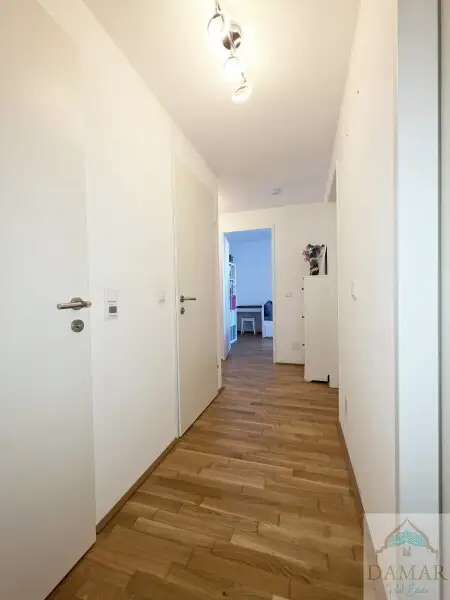 Traumhafte 4-Zimmer-Dachgeschoßwohnung mit großer 65m² Terrasse und Garagenplatz in 1220 Wien – Jetzt zugreifen!