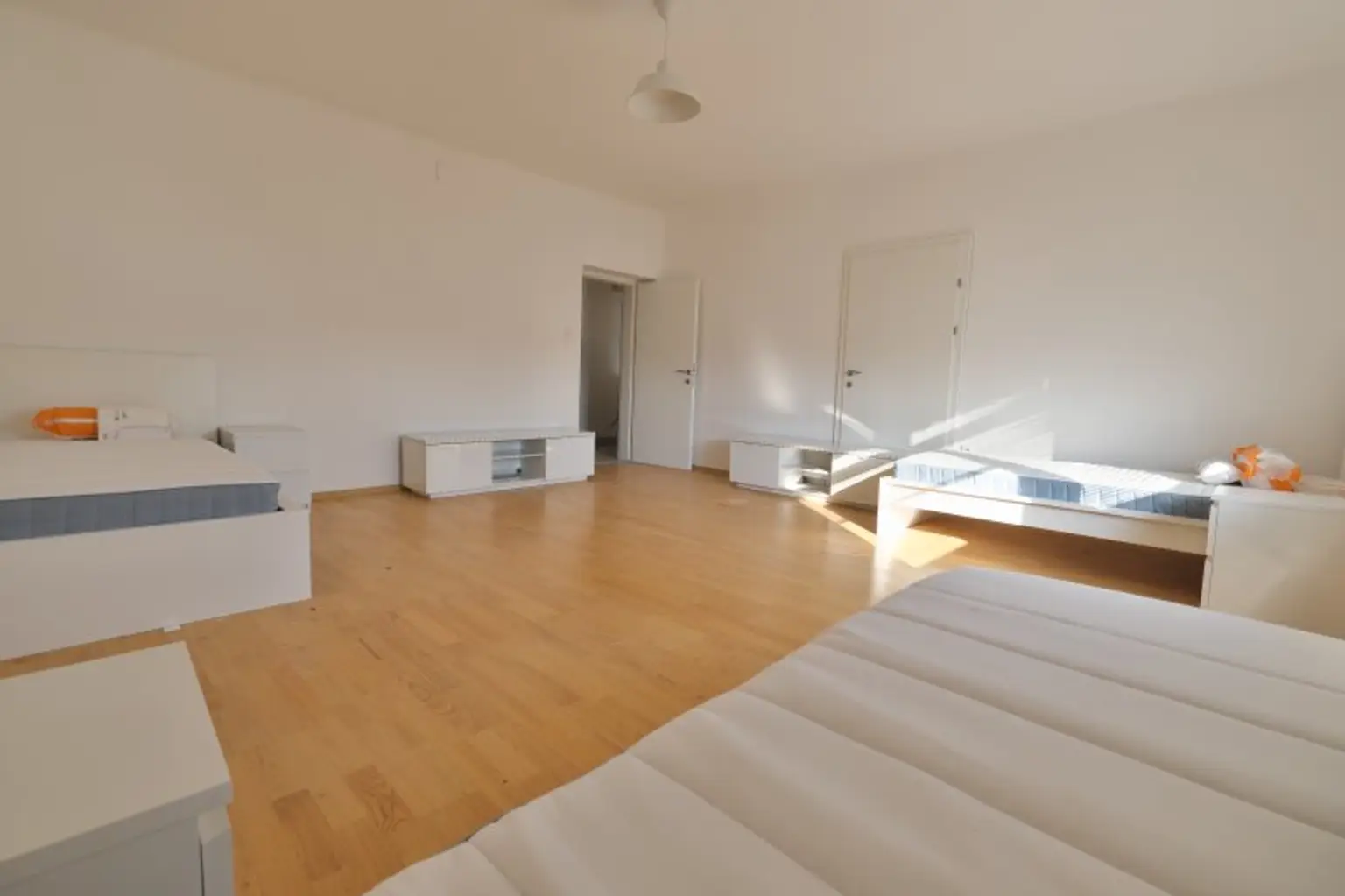 145 m² möblierte 5-Zimmer-Dachterrassenwohnung mit Untervermietrecht bzw. als WG / Arbeiterquartier