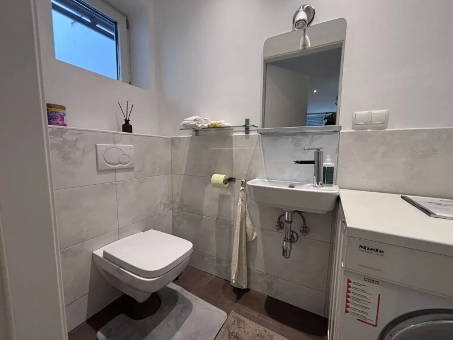 Dachterrassenwohnung ohne Dachschrägen – Erstklassige Lage nahe Börse und Rudolfsplatz