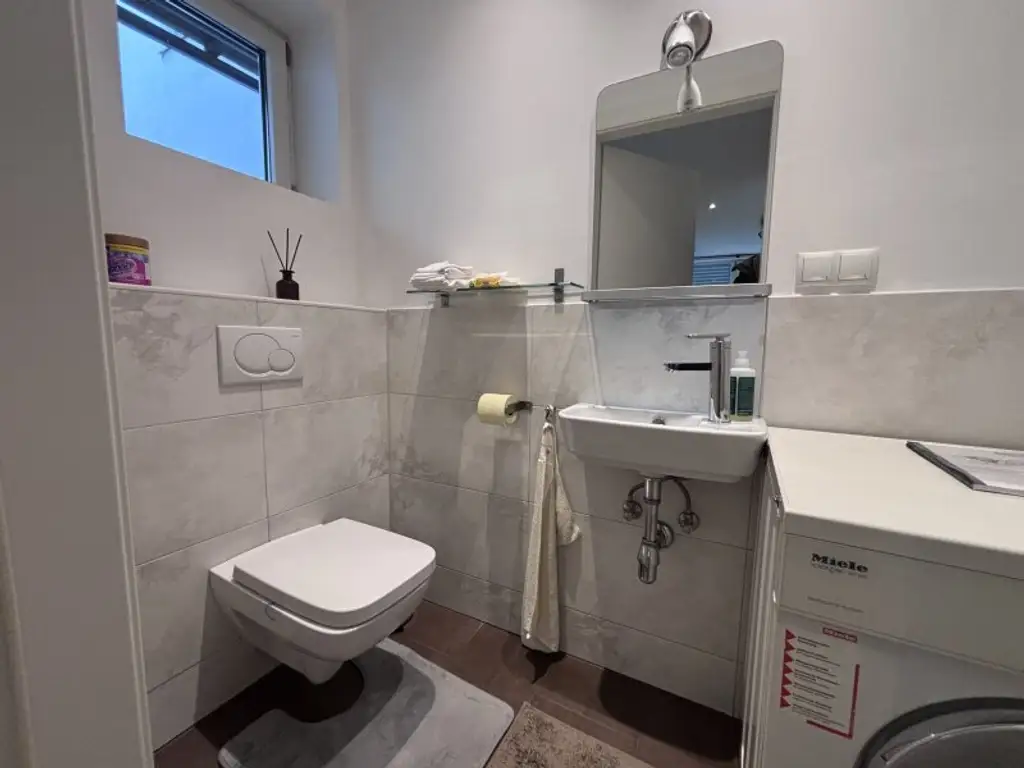 Dachterrassenwohnung ohne Dachschrägen – Erstklassige Lage nahe Börse und Rudolfsplatz