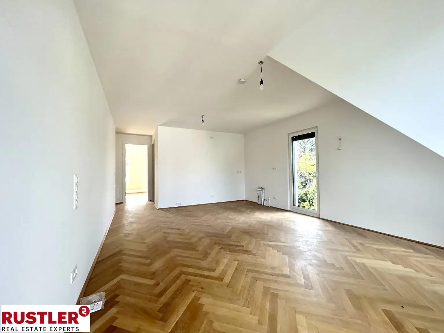 Exklusive Dachgeschosswohnung in Grünruhelage - zu verkaufen