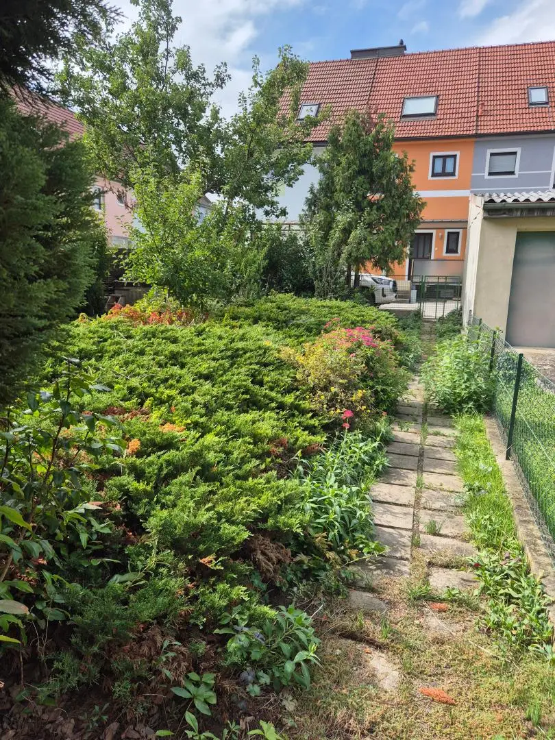 Renovierungsbedürftiges Mittelreihenhaus