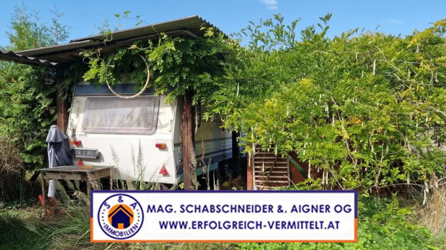Kleines Stadthaus zum Renovieren mit ruhigem Garten mitten im Zentrum!