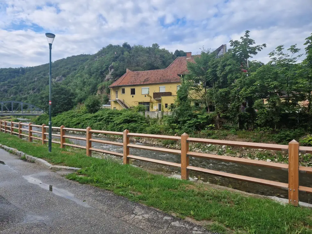 EINE SELTENE GELEGENHEIT: BAUGRUNDSTÜCK MIT EIGENEM WALD MIT HERRLICHEM AUSBLICK DIREKT AM WASSER