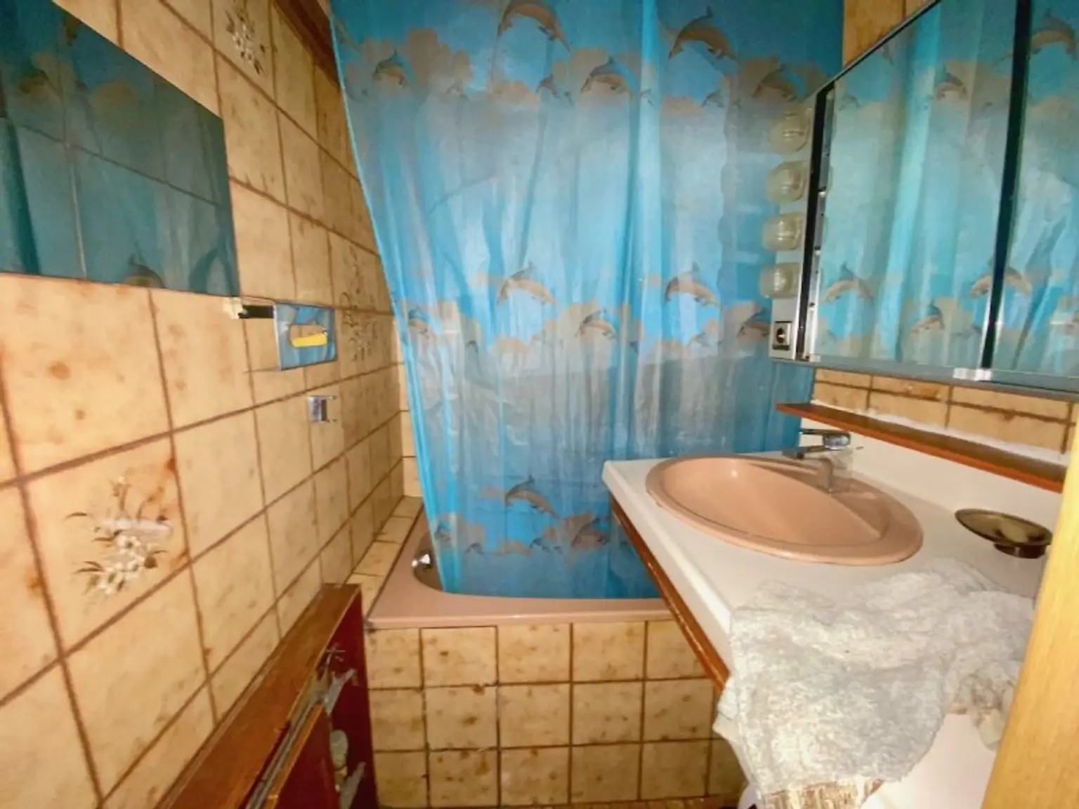 4 ZIMMER-Wohnung zu SANIEREN mit HOFSEITIGER LOGGIA