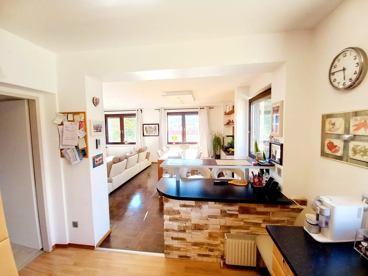 Sonnige 5 Zimmer-Wohnung mit Anningerblick