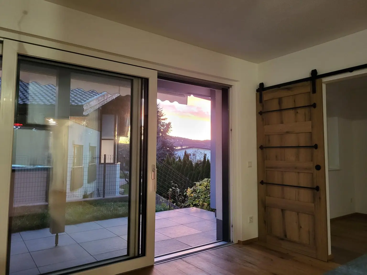 Exklusive 3 Zimmer Neubauwohnung mit XXL-Eigengarten, 2 KFZ - Abstellplätze in St. Georgen - nur wenige Minuten zum Attersee