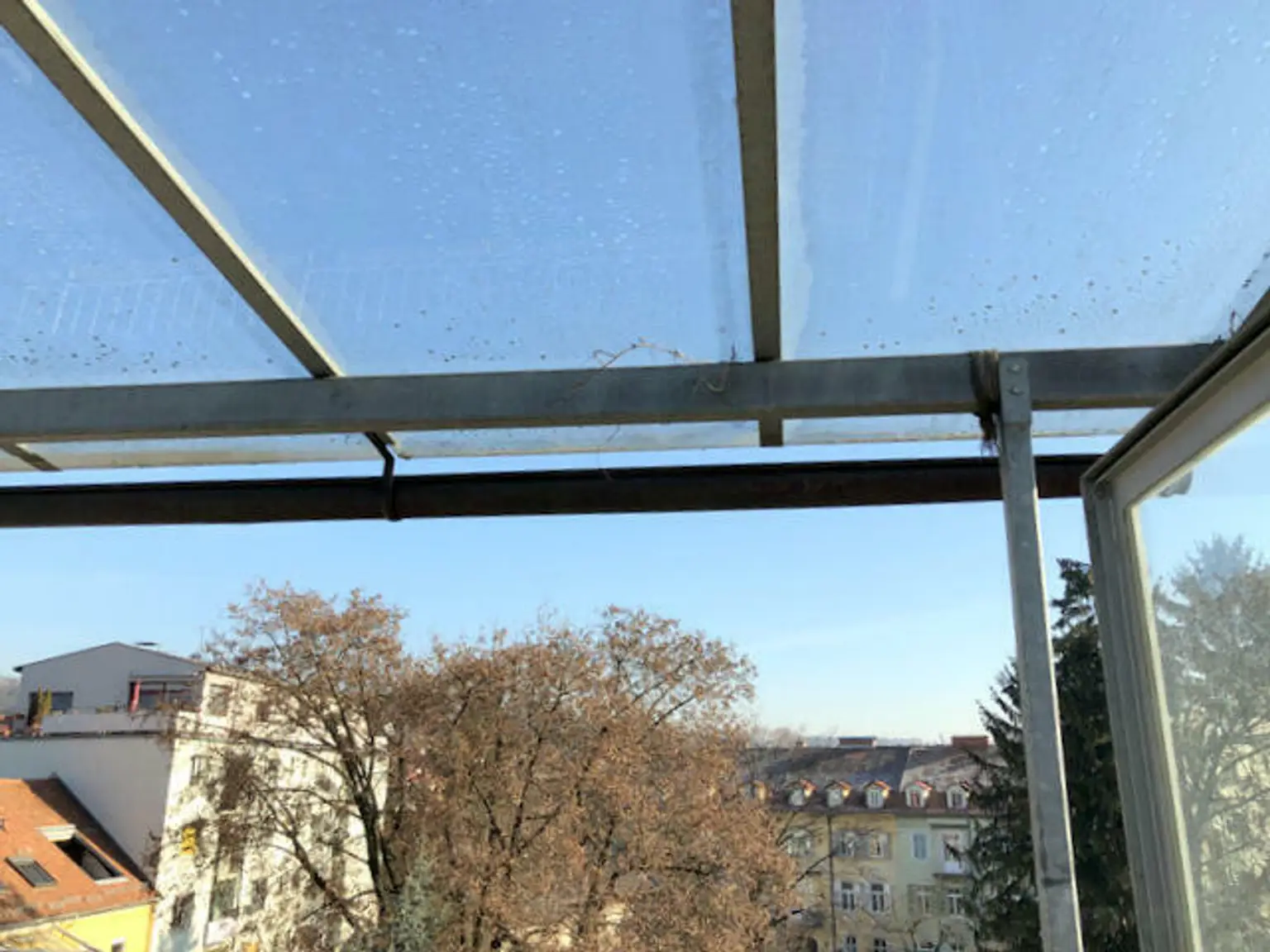 Terrasse im DG teilweise überdacht