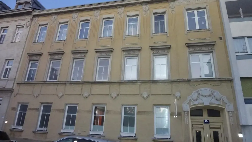 Kleines Zinshaus  -  Anlageobjekt mit Entwicklungspotential! ca. 3,3% Rendite! Befristet vermietet!