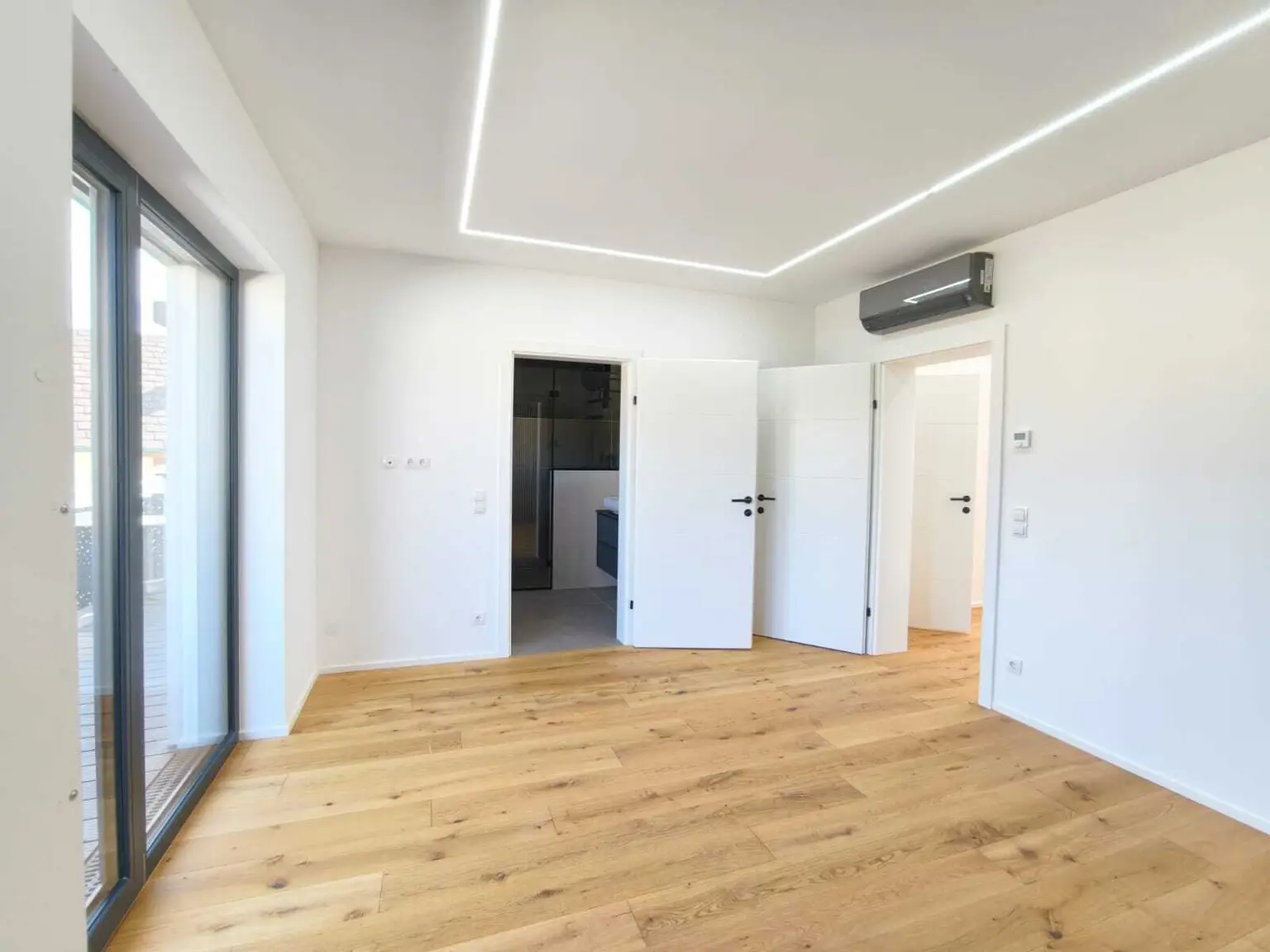 Zwei edle Doppelhaushälften zu vermieten: mit Poolhalle oder mit Sauna + Fitnessraum!