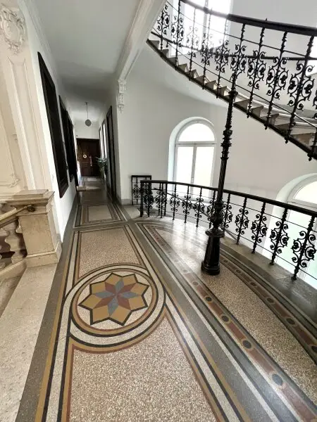 Hier bleiben keine Wünsche offen - Exklusive Maisonette mit 44m² Terrasse nahe Naschmarkt zu mieten!