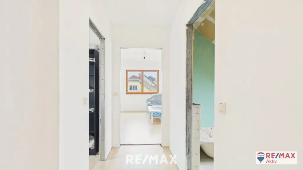 Einzugsbereites Haus mit großer Garage und großem Grundstück