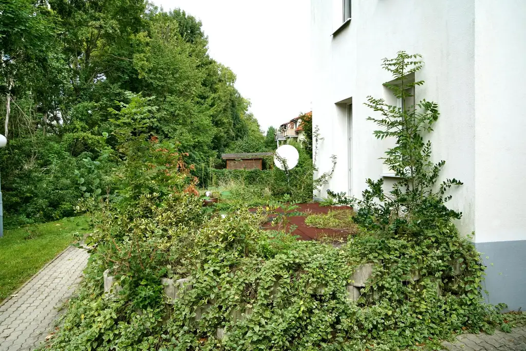 Einziehen und wohlfühlen! Moderne 2-Zimmerwohnung in Grün- und Ruhelage mit Terrasse und Eigengarten – Carport inklusive!