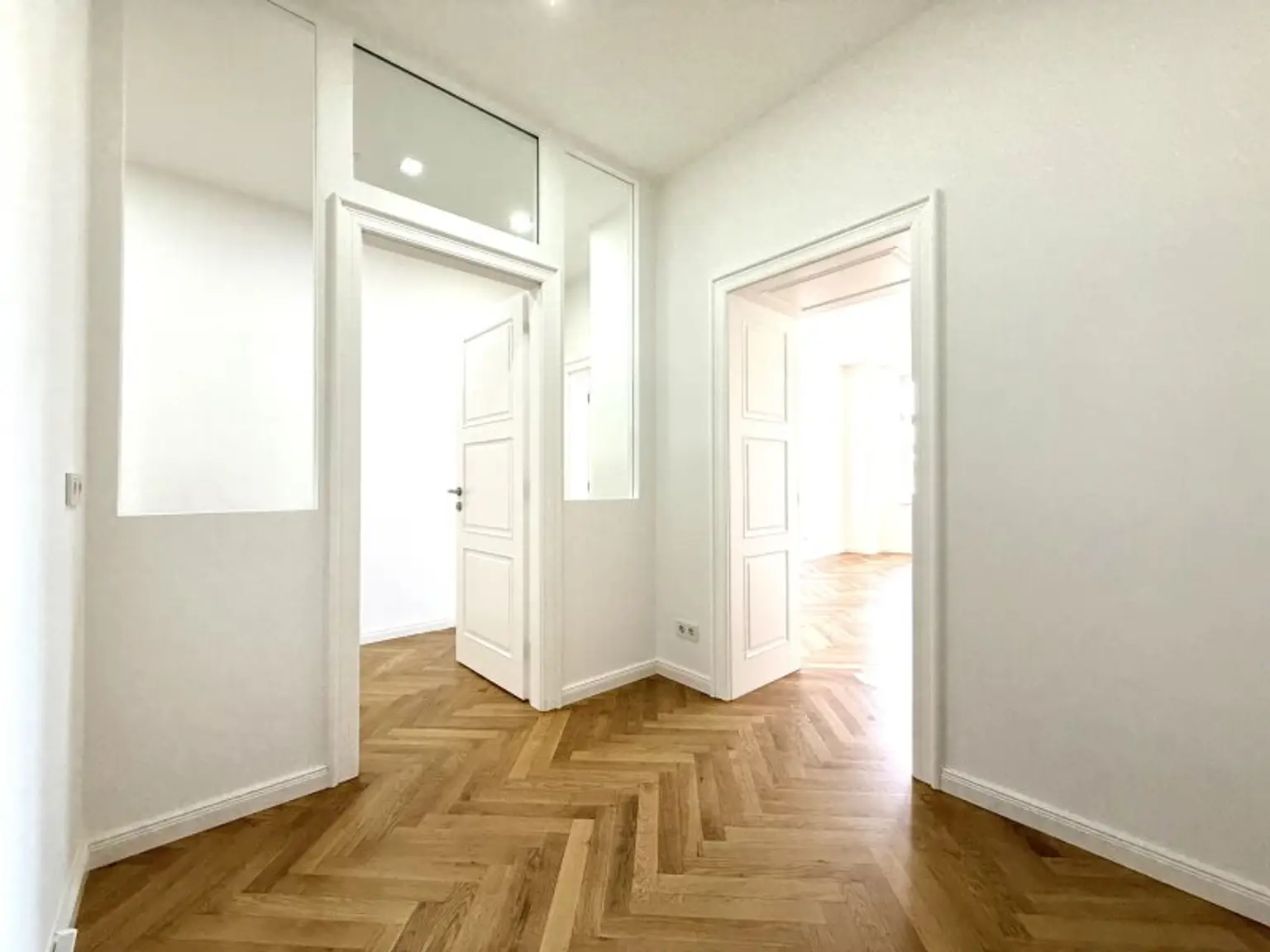 Großzügige vollsanierte Altbauwohnung mit Loggia I Belvedere & Schweizergarten Nähe I Barrierefreier Zugang mit Lift I Fischgrätparkett & Fußbodenheizung I perfekte öffentliche Anbindung