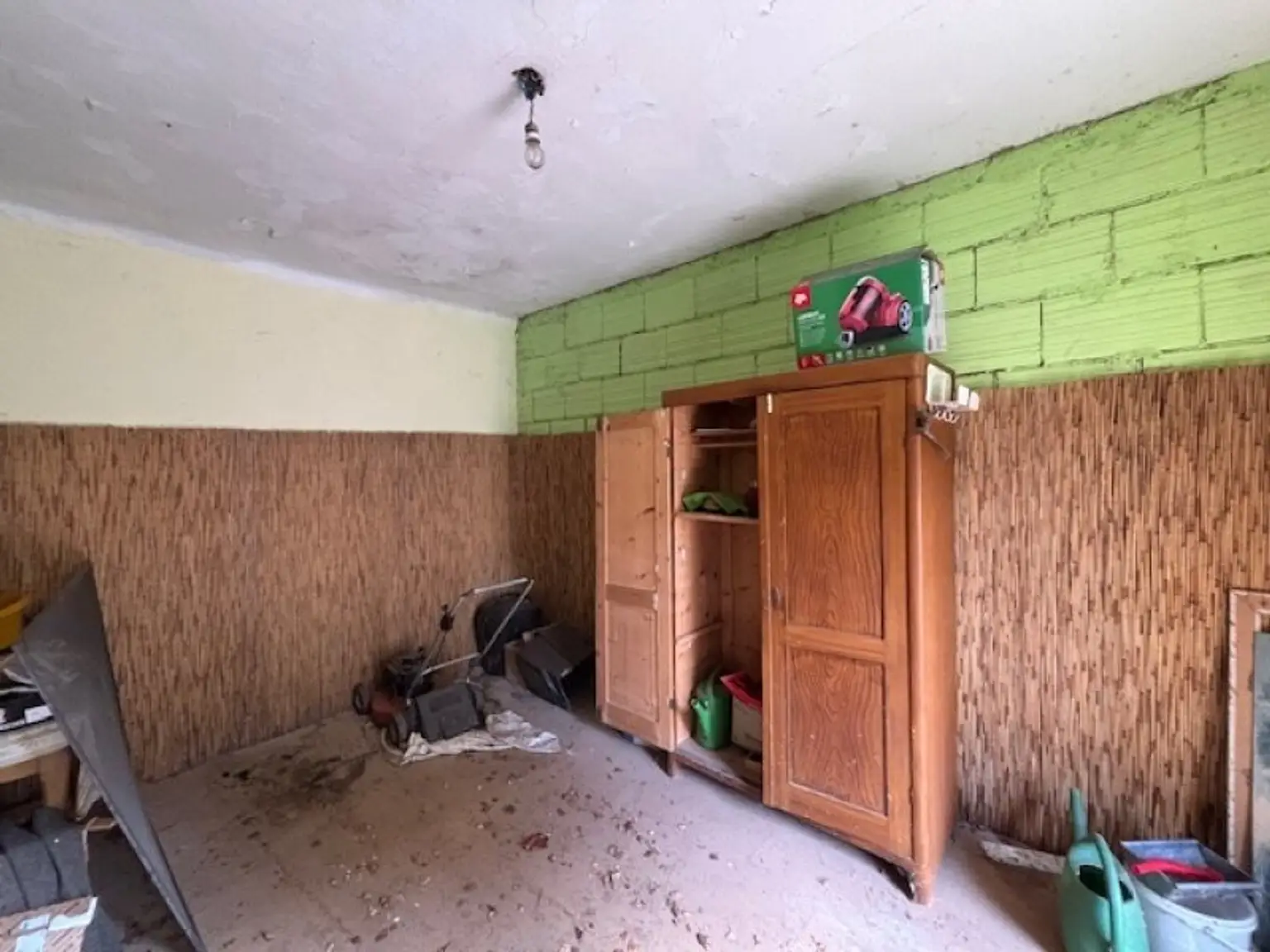 Winden am See - Einfamilienhaus mit Nebengebäuden am Fuße des Leithageb.