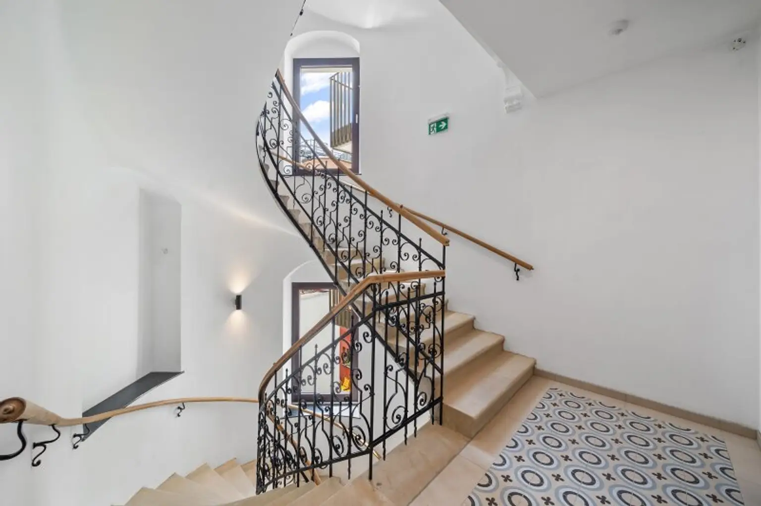 4-Zimmer-Altbaueigentumswohnung in generalsaniertem Altbau mit Balkon