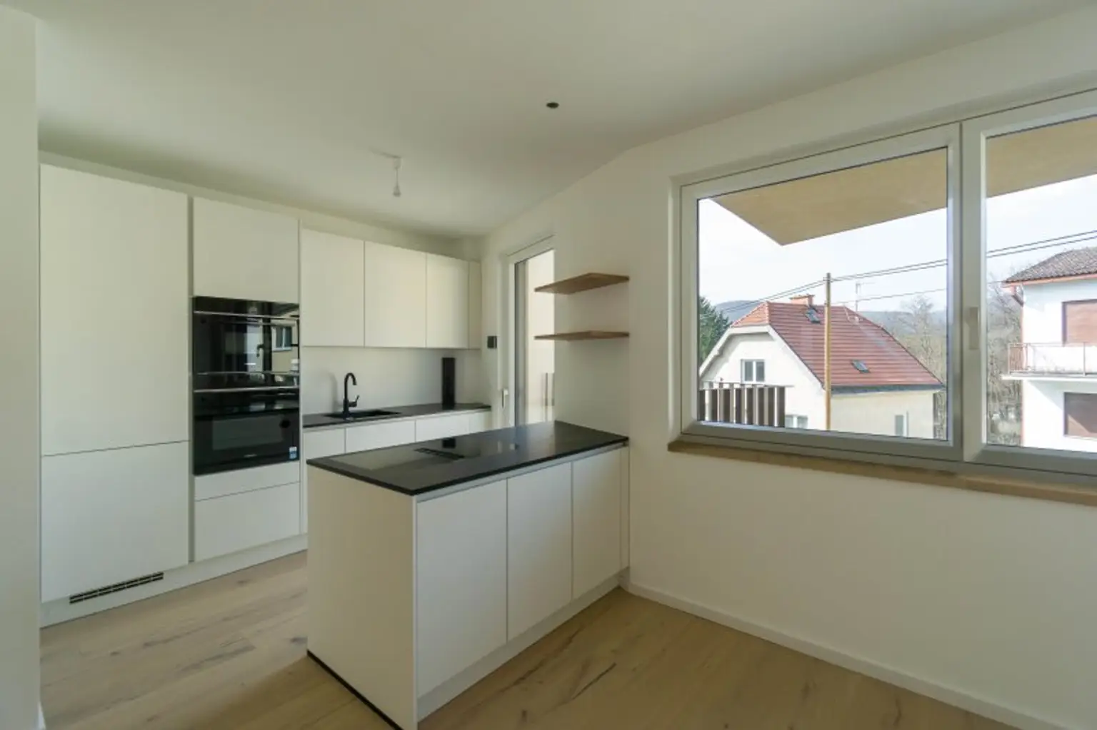 hochwertige Küche inkl. Einbaugeräten