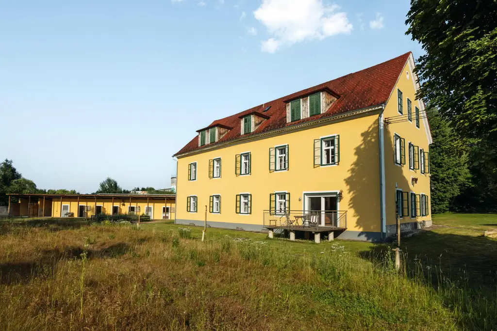Historisches Herrenhaus mit vielfältigem Potenzial - nur 30 Minuten von Graz