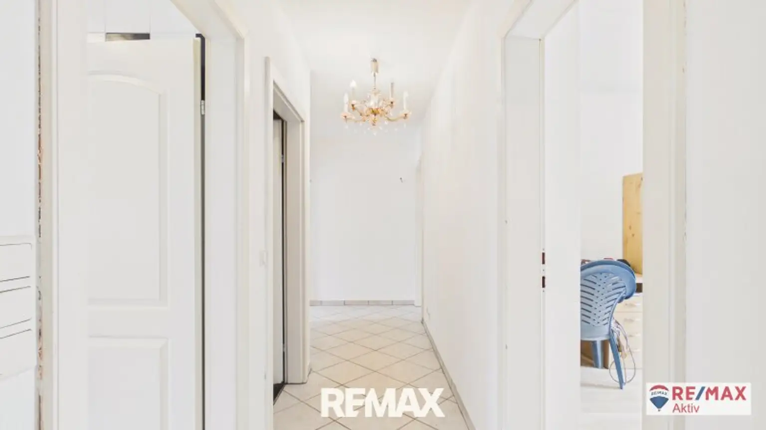 Einzugsbereites Haus mit großer Garage und großem Grundstück