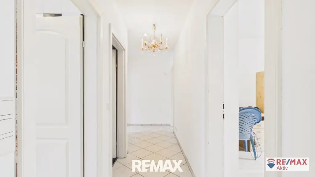 Einzugsbereites Haus mit großer Garage und großem Grundstück