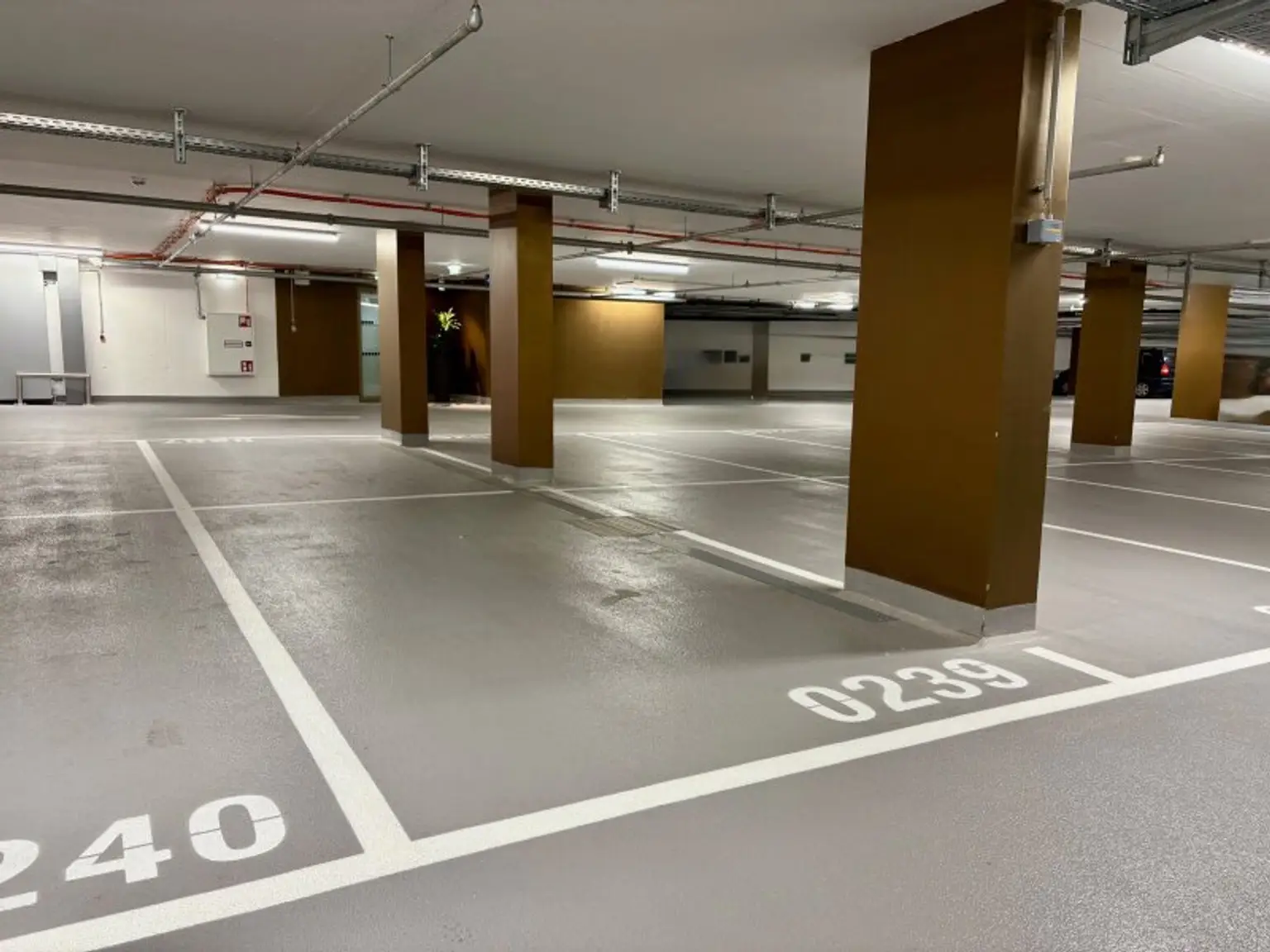 LUXURIÖSE 3-ZIMMER-WOHNUNG MIT 2 BÄDERN, GARAGENPLATZ UND ATEMBERAUBENDEM PANORAMABLICK
