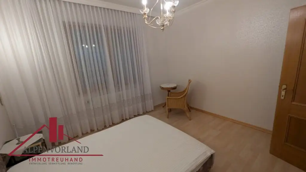 Traumhaftes Einfamilienhaus mit Fernblick in Hainburg an der Donau: ca. 180m² Wohnfläche mit Garten, 2 Terrassen, Pool und Garage!!!