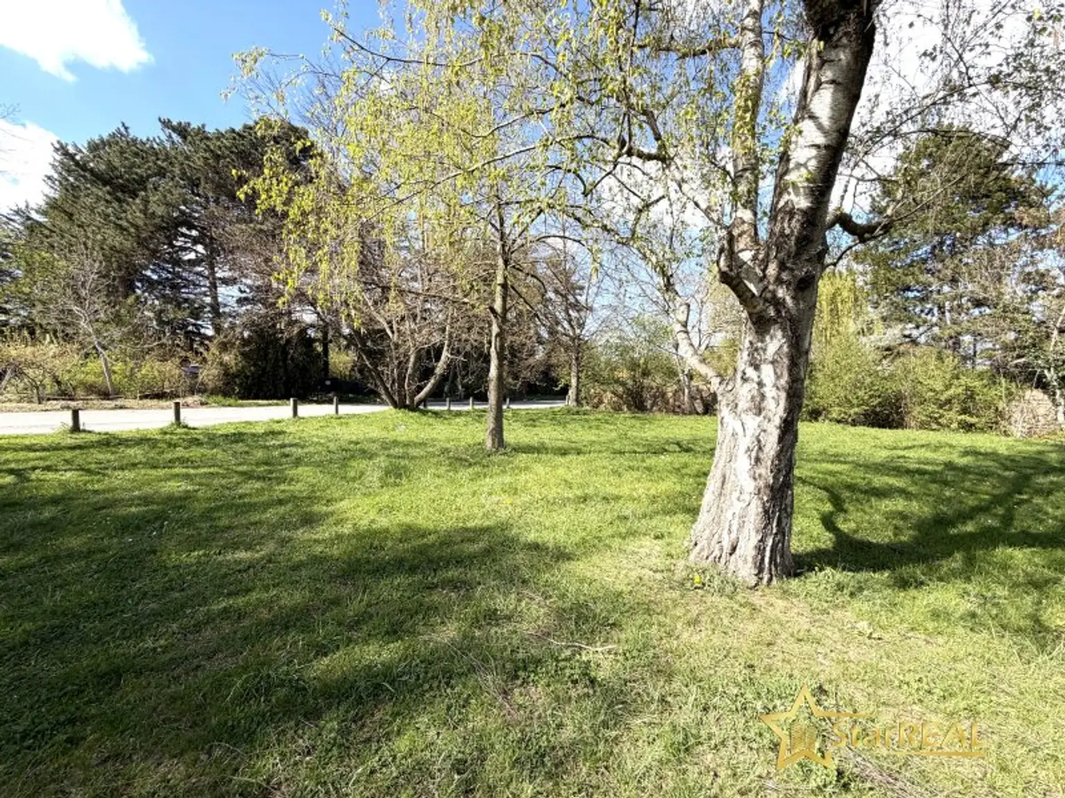 Mühlwasser gegenüberliegende Straßenseite
