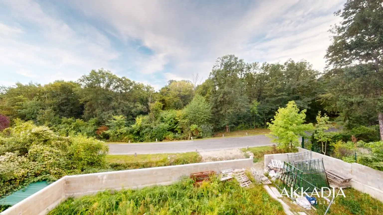 Neuwaldegg Hideaway: Neubau mit Pool, großem Garten & Naturstein