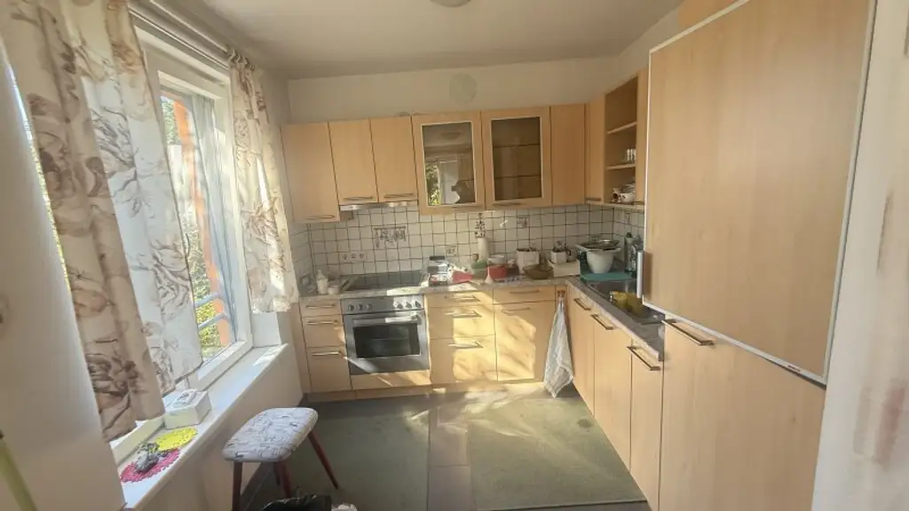 2-Zimmer-Wohnung mit Balkon und Wintergarten, sowie ein opt. Stellplatz und optionaler Möblierung!