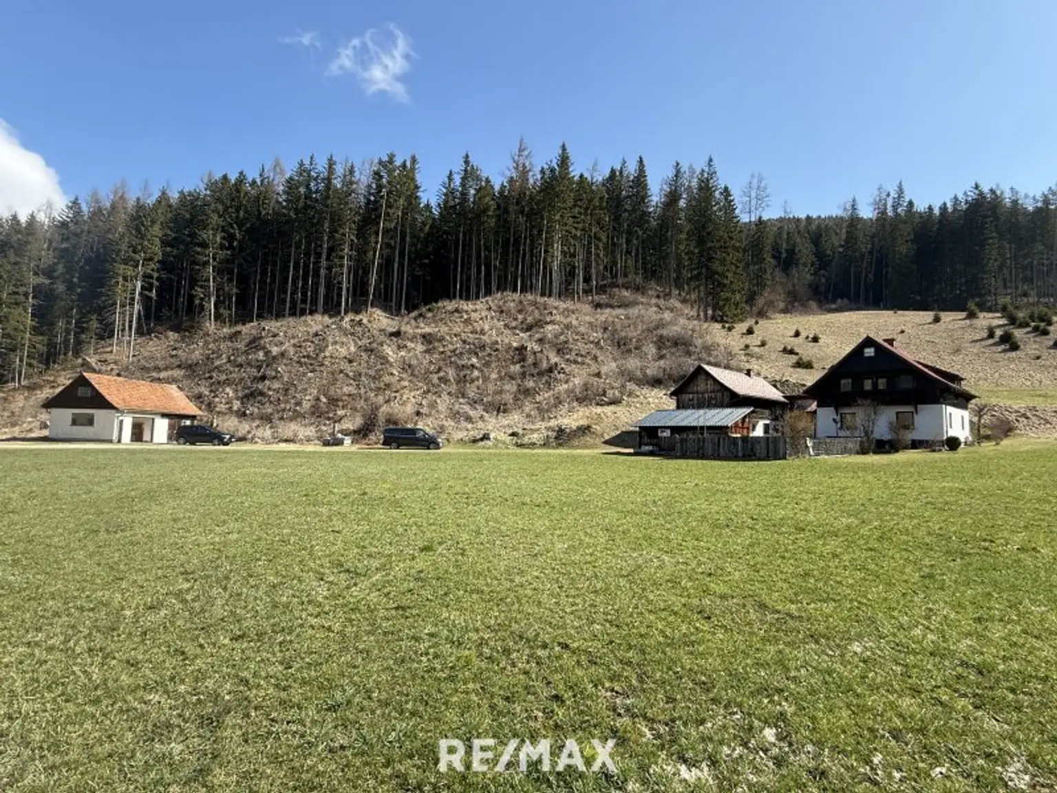 *** Charmantes teilsaniertes Landanwesen mit 10.978 m² Grund – Ruhe, Natur und vielseitige Nutzungsmöglichkeiten nur wenige Minuten zum grünen See ***